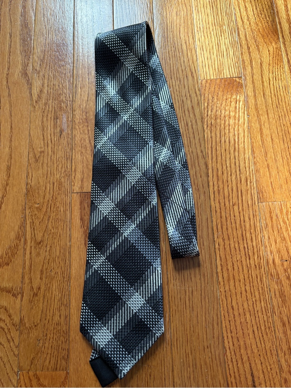 Tom Ford Men’s Silk Tie Gray Black Textured Plaid Made in Italy
